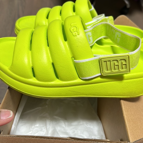 Uggs - Picture 3 of 6